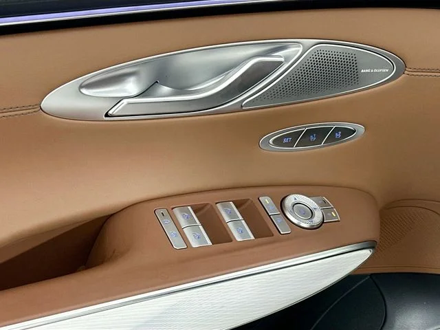 New 2026 White Genesis 2.5T Advanced image 11