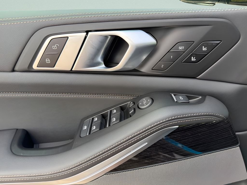 New 2026 Dravit Grey Metallic BMW sDrive40i image 12