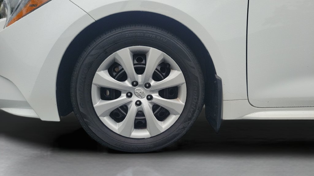 Used 2025 White Toyota LE image 25