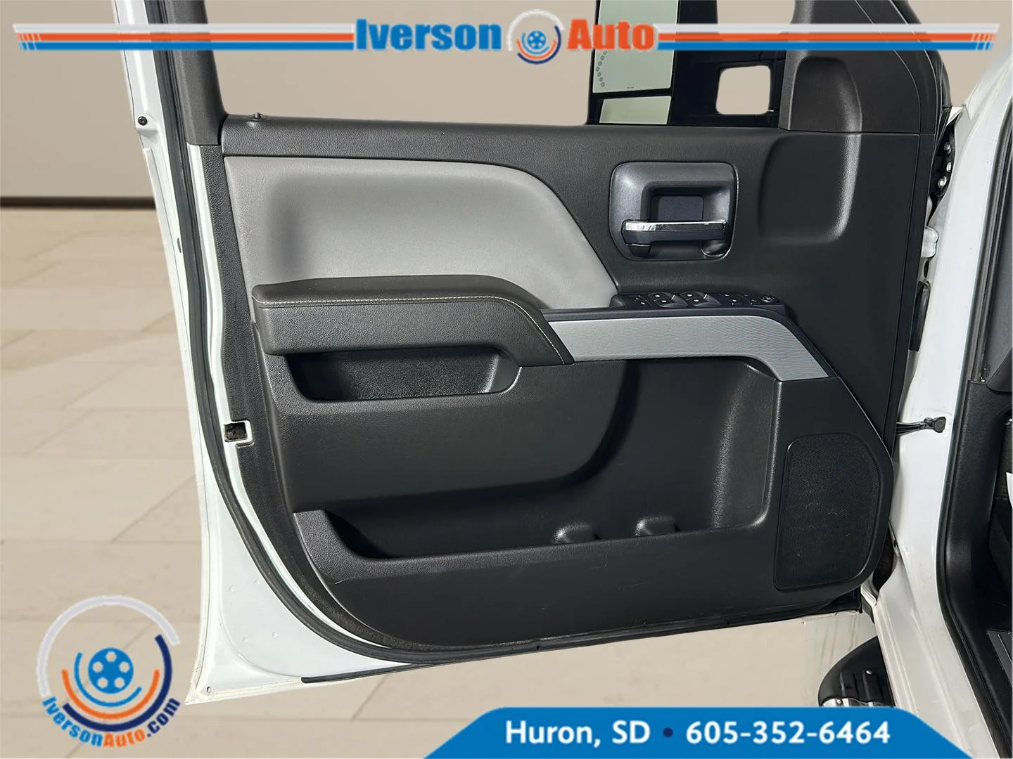Used 2015 Summit White Chevrolet LT image 13