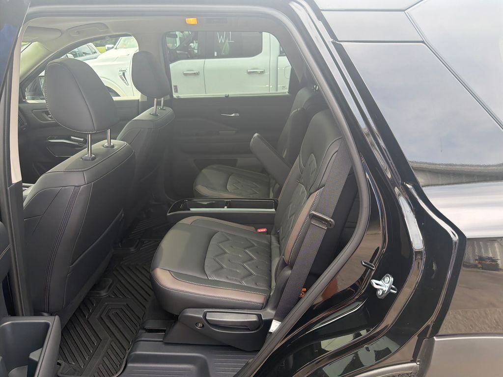 Used 2026 Black Nissan Platinum image 14