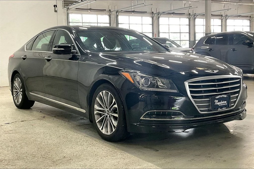 Used 2015 Black Hyundai 3.8 image 34