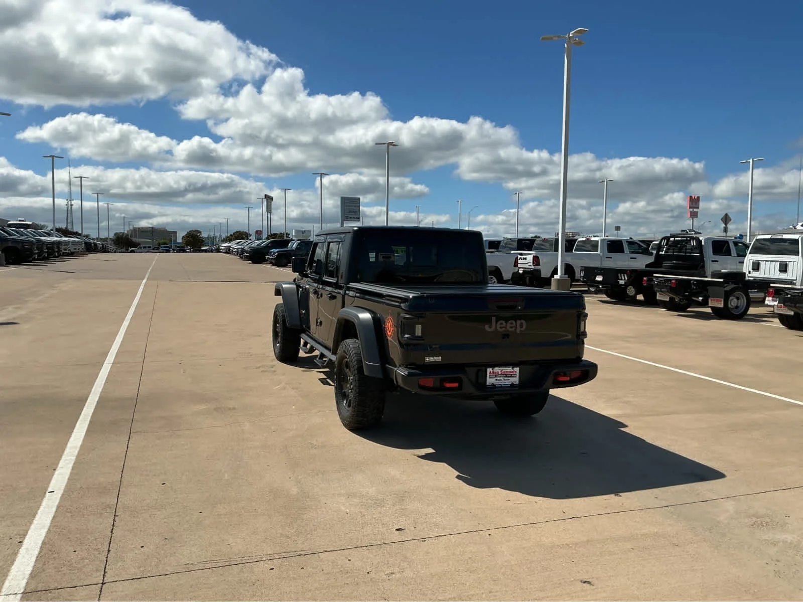 Used 2023 Black Clearcoat Jeep Mojave image 8