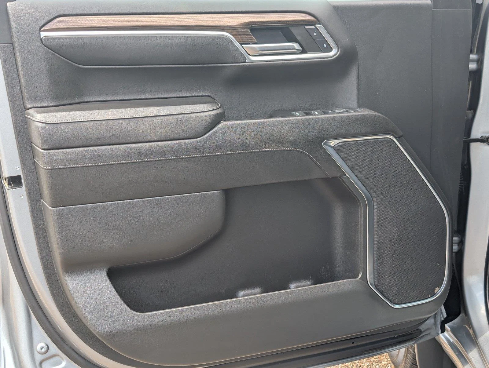 Used 2023 STERLING GRAY METALLIC Chevrolet RST image 13