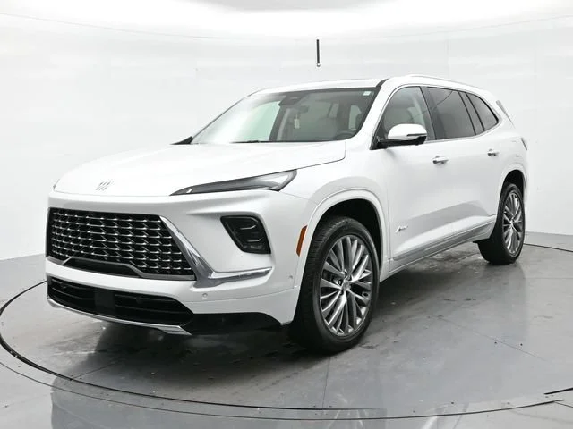 Used 2025 White Frost Tricoat Buick Avenir image 3