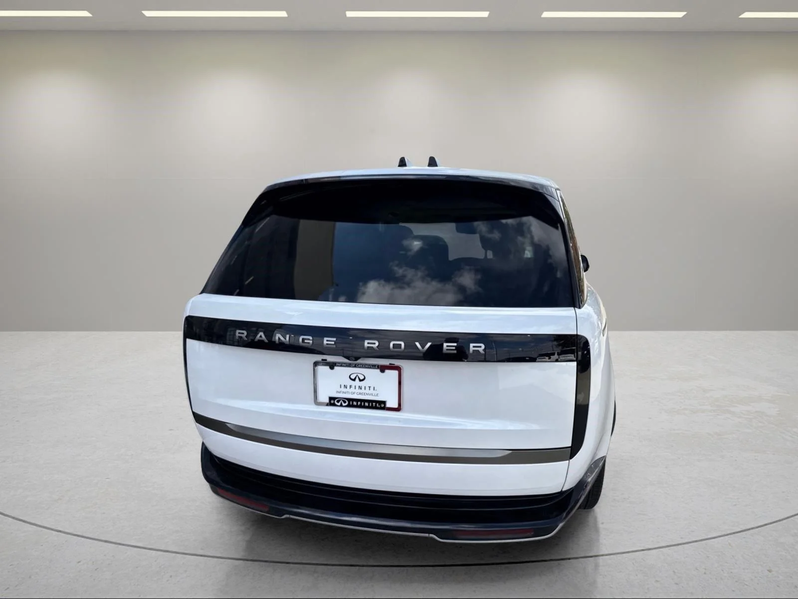 Used 2024 Fuji White Land Rover SE image 12