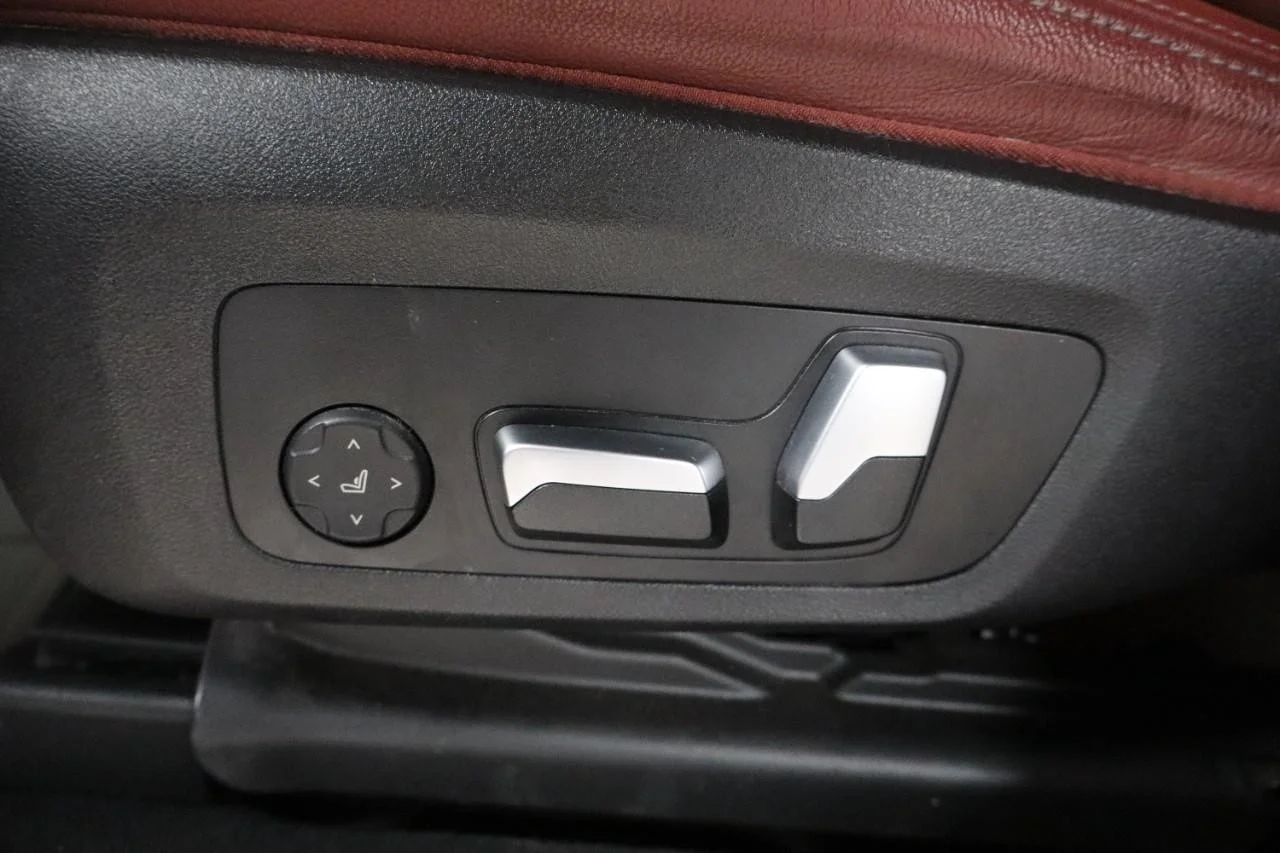 Used 2023 Jet Black BMW xDrive30i image 11