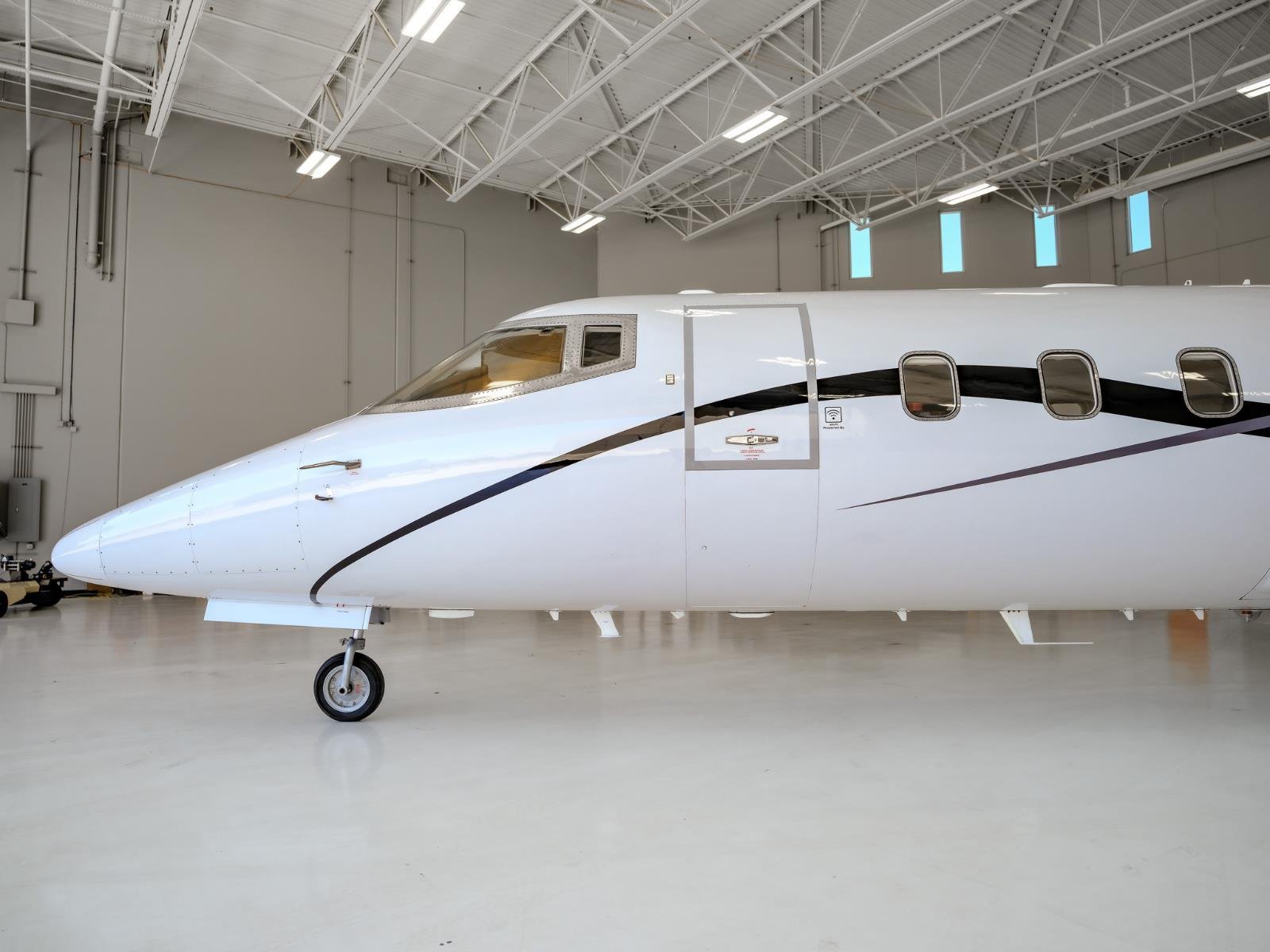 Used 2009 White LEARJET XR image 3