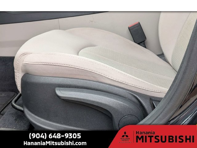 Used 2018 Black Hyundai SE image 16