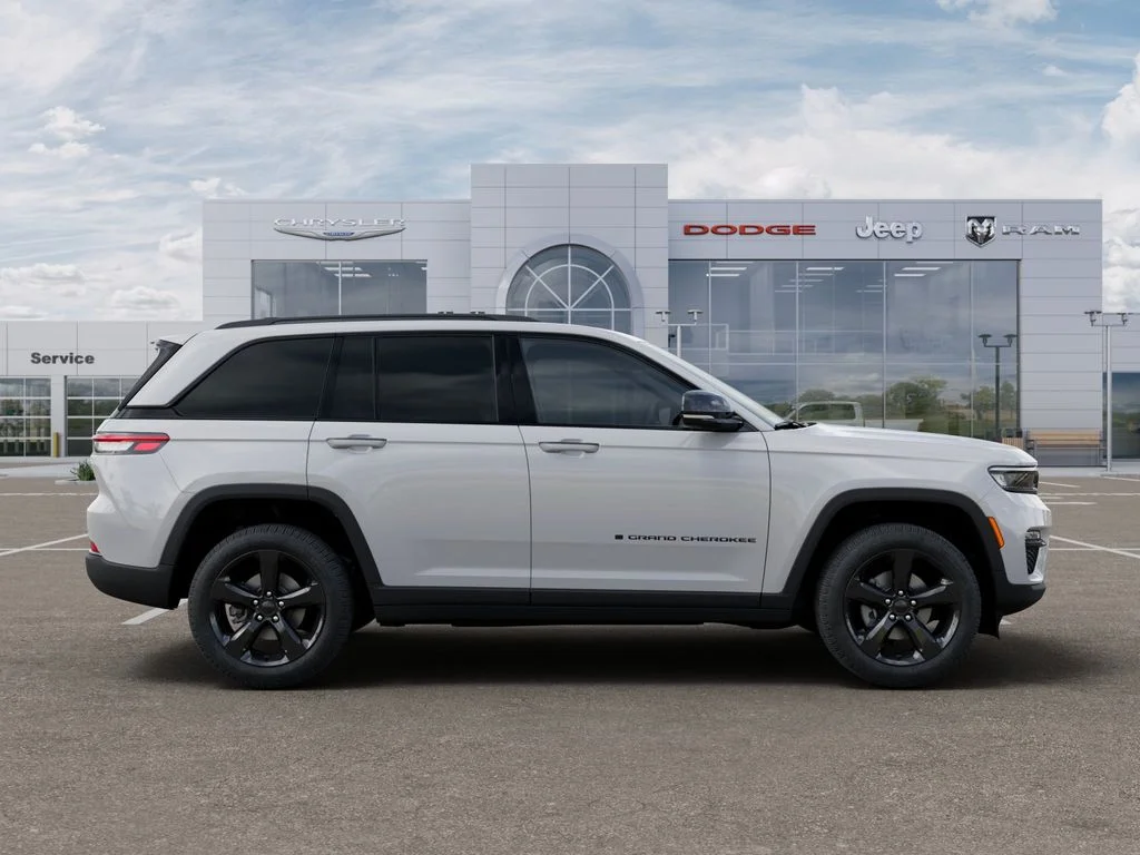 New 2025 Bright White Clear-Coat Exterior Paint Jeep Limited image 22