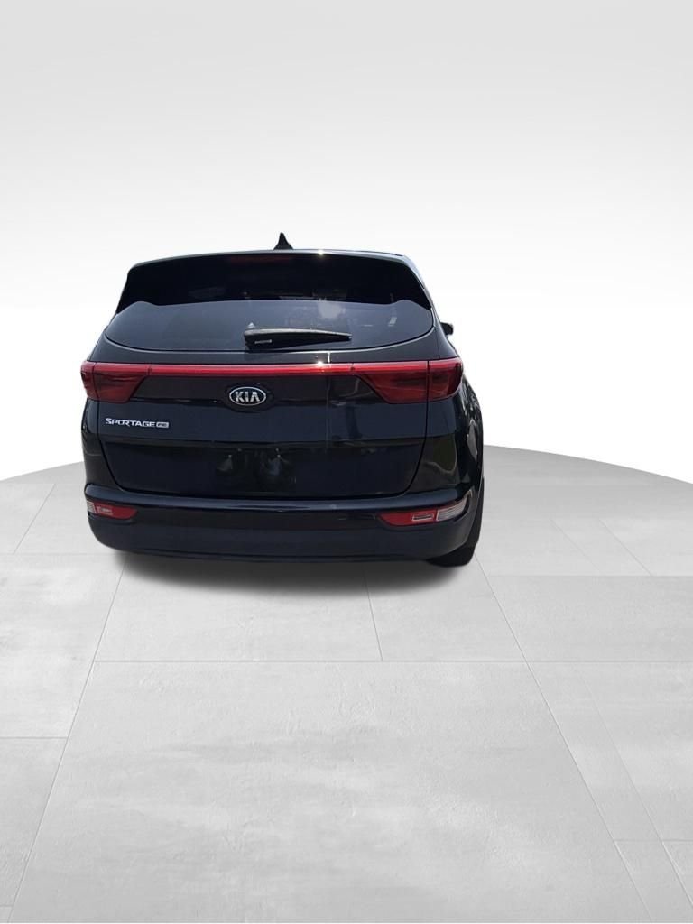 Used 2017 Red Kia LX image 7