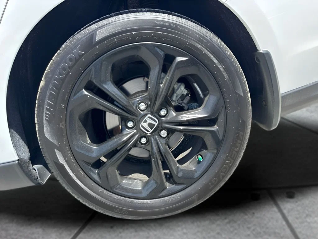 Used 2025 White Honda SE image 31