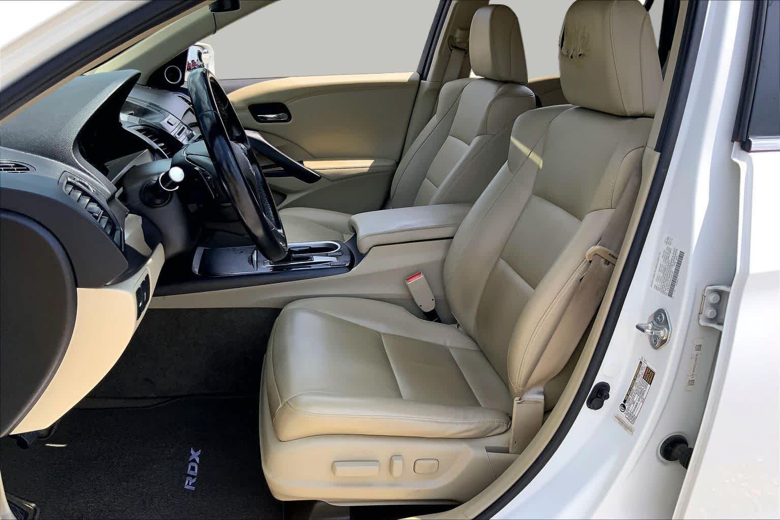 Used 2018 White Diamond Pearl Acura  image 8