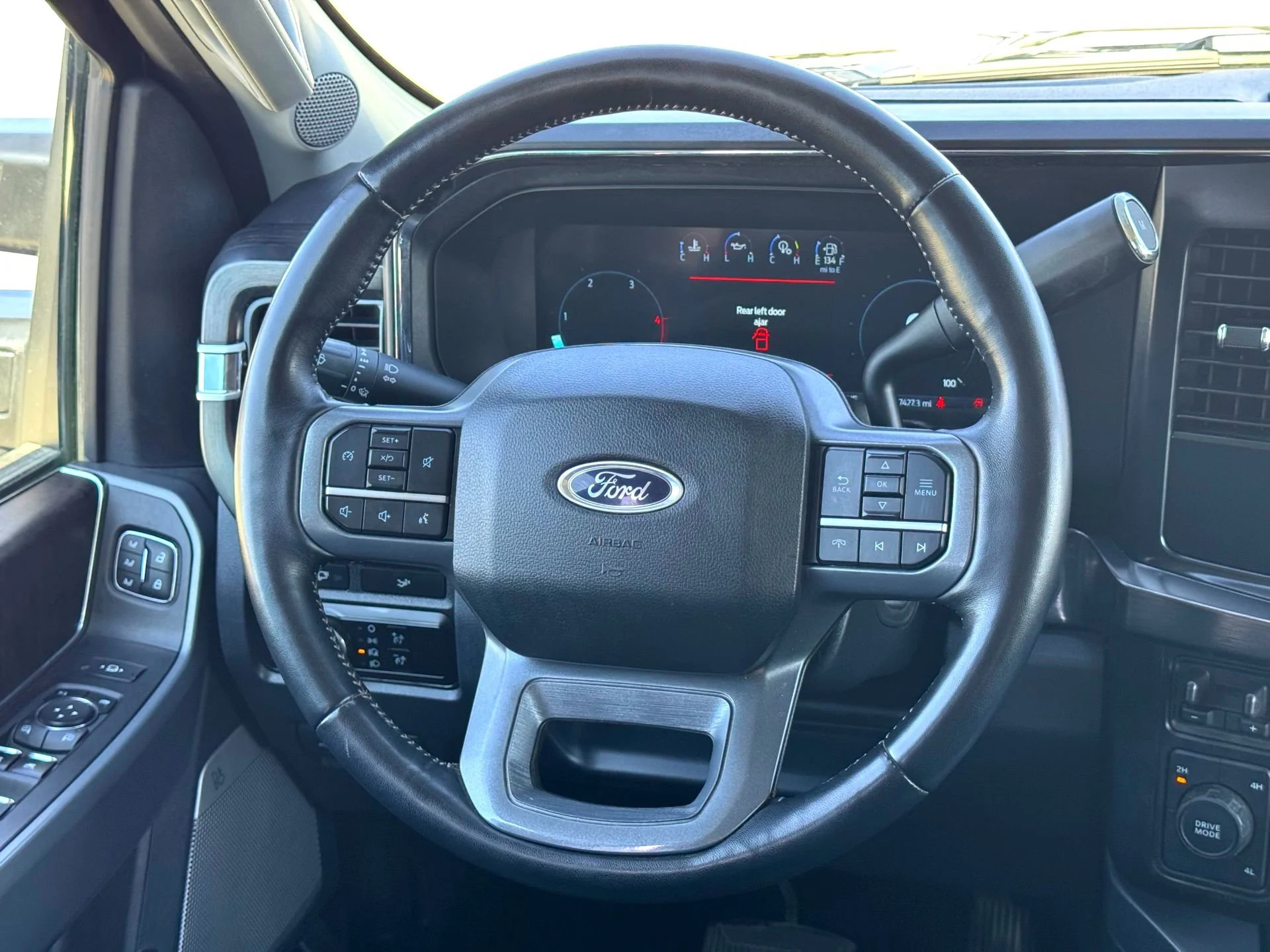 Used 2024  Ford Lariat image 23