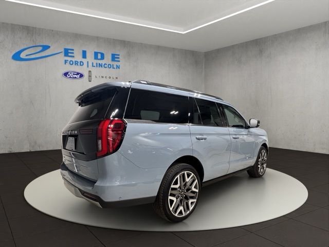 Used 2025 Gray Ford Platinum image 10