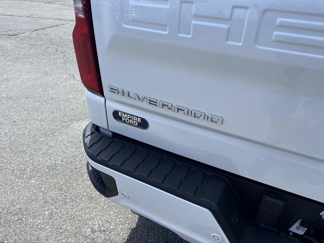 Certified Used 2024 Pearl Chevrolet High Country image 5