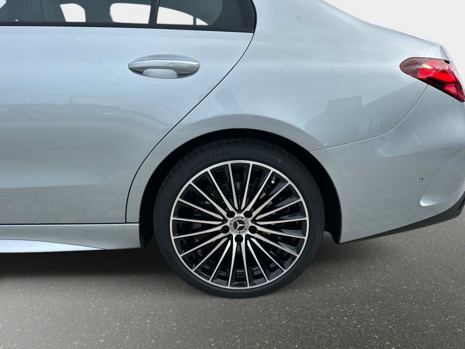 2025 Mercedes-Benz C-Class Sedan C 300 - Photo 10