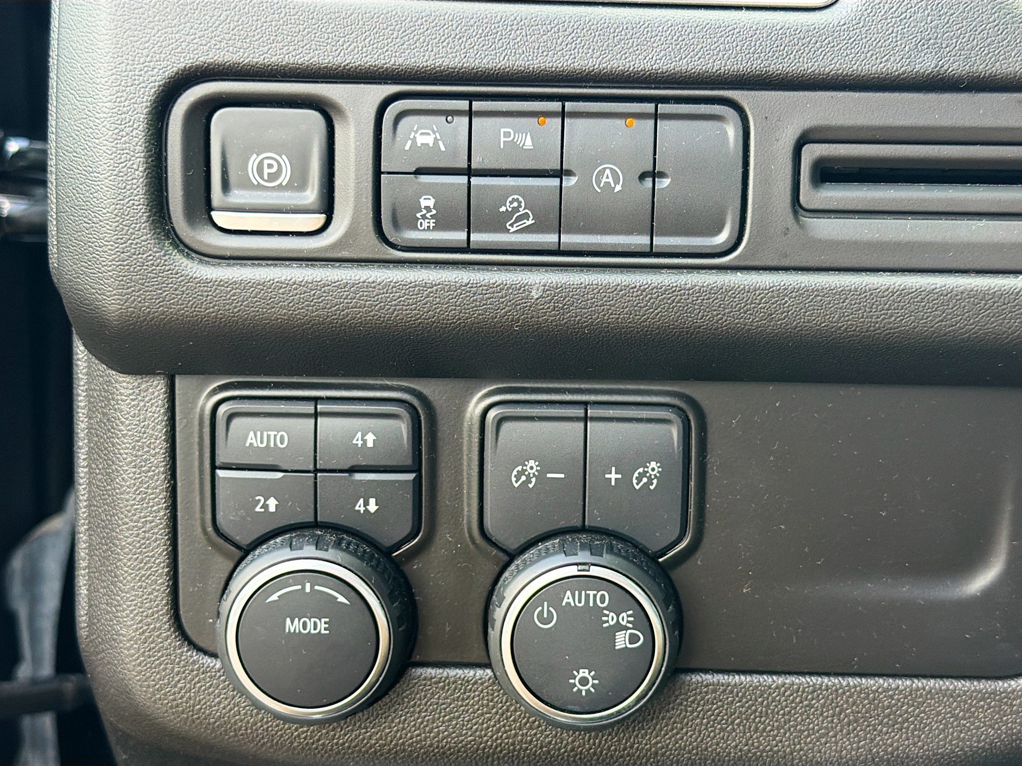 Used 2024 Black Chevrolet Premier image 34