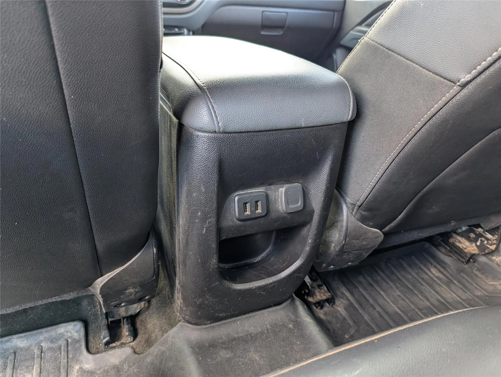 Used 2018 SATIN STEEL METALLIC Chevrolet 4WD Z71 image 31