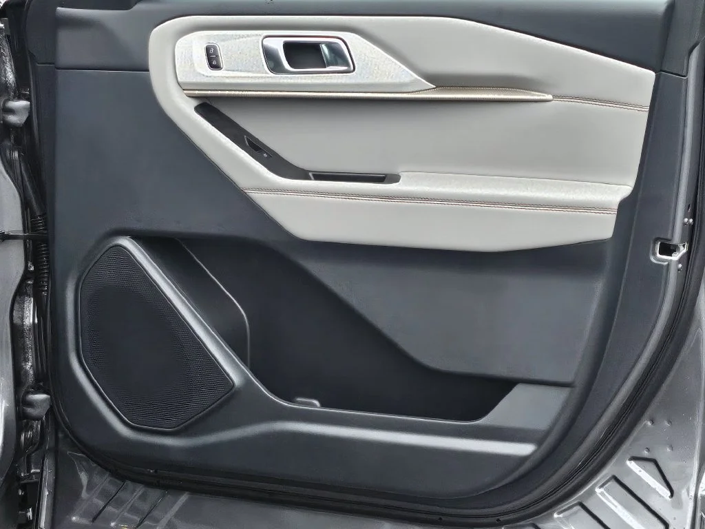 New 2027 Carbonized Gray Metallic Ford Active image 37