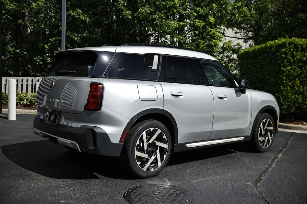 New 2027 Silver MINI Iconic image 7