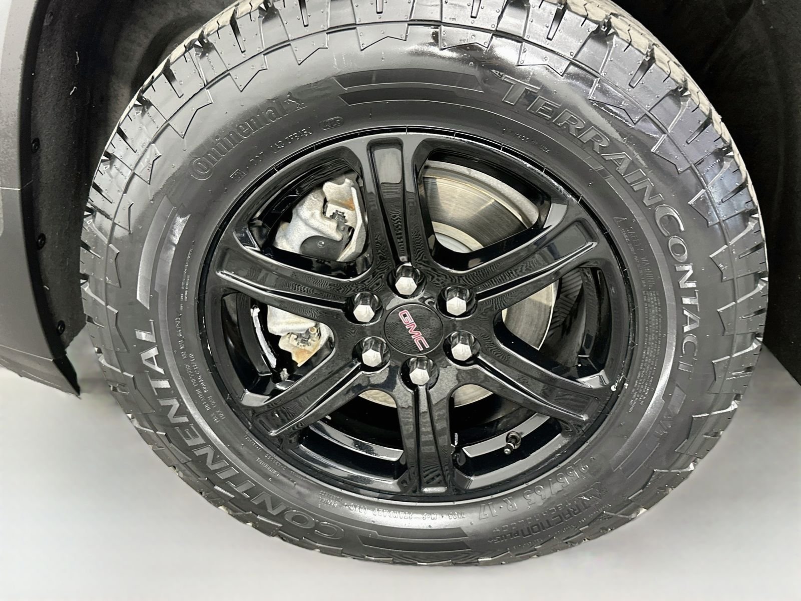 Used 2023 Ebony Twilight Metallic GMC AT4 image 34