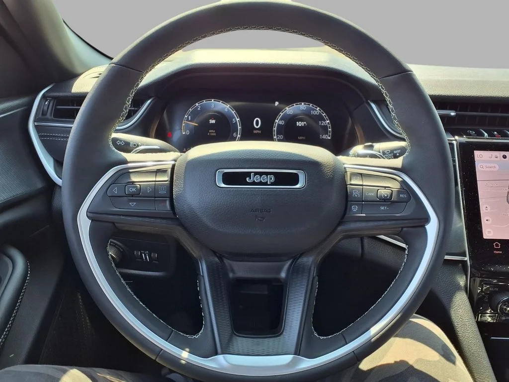 New 2027 High-Gloss Black Paint Jeep Laredo X image 14