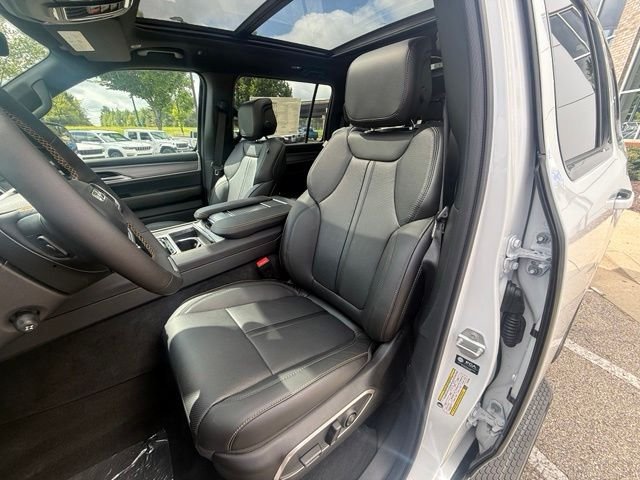 New 2026 Bright White Clear-Coat Exterior Paint Jeep  image 21