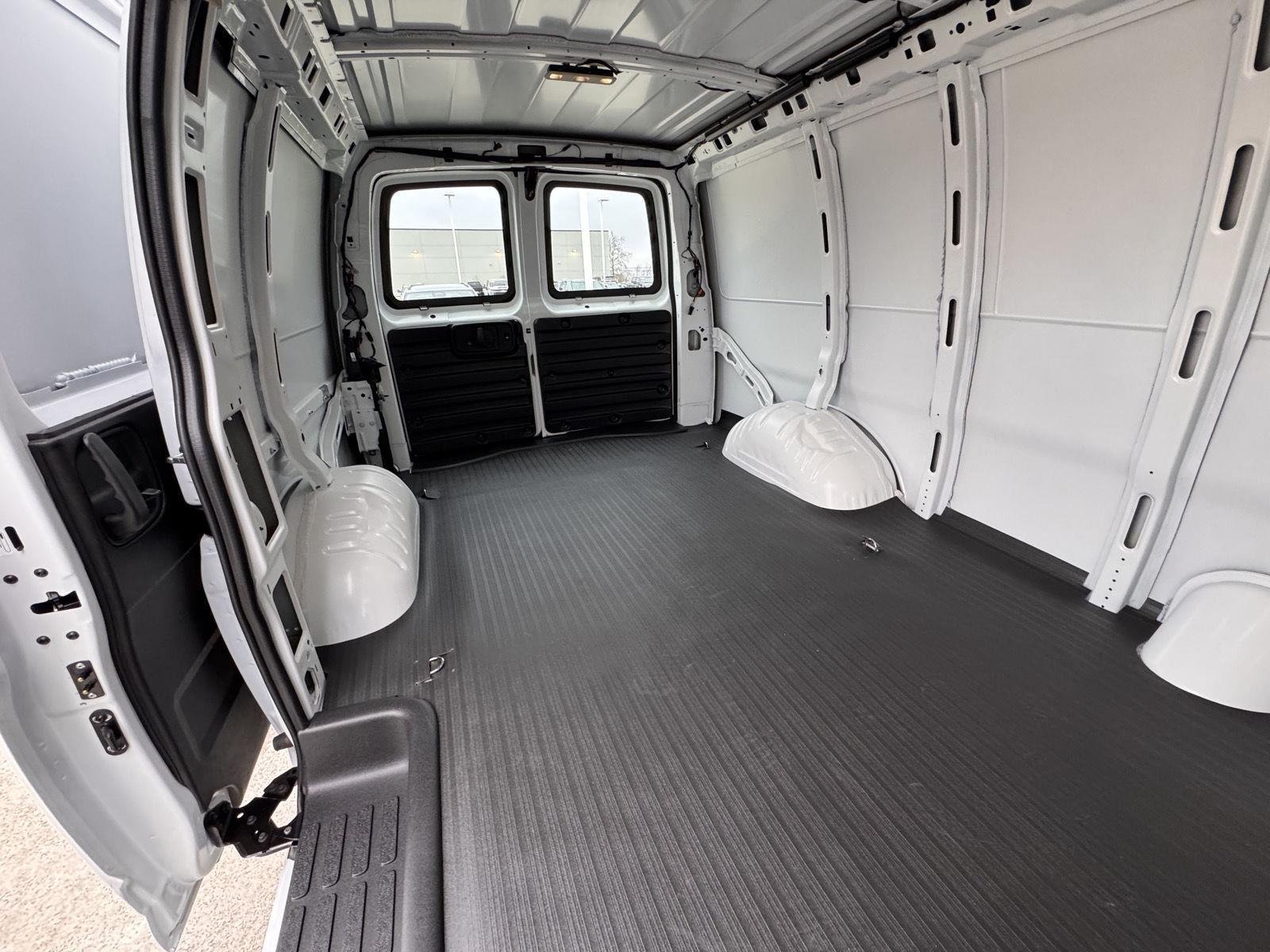 2026 Chevrolet Express Cargo Work Van - Photo 29