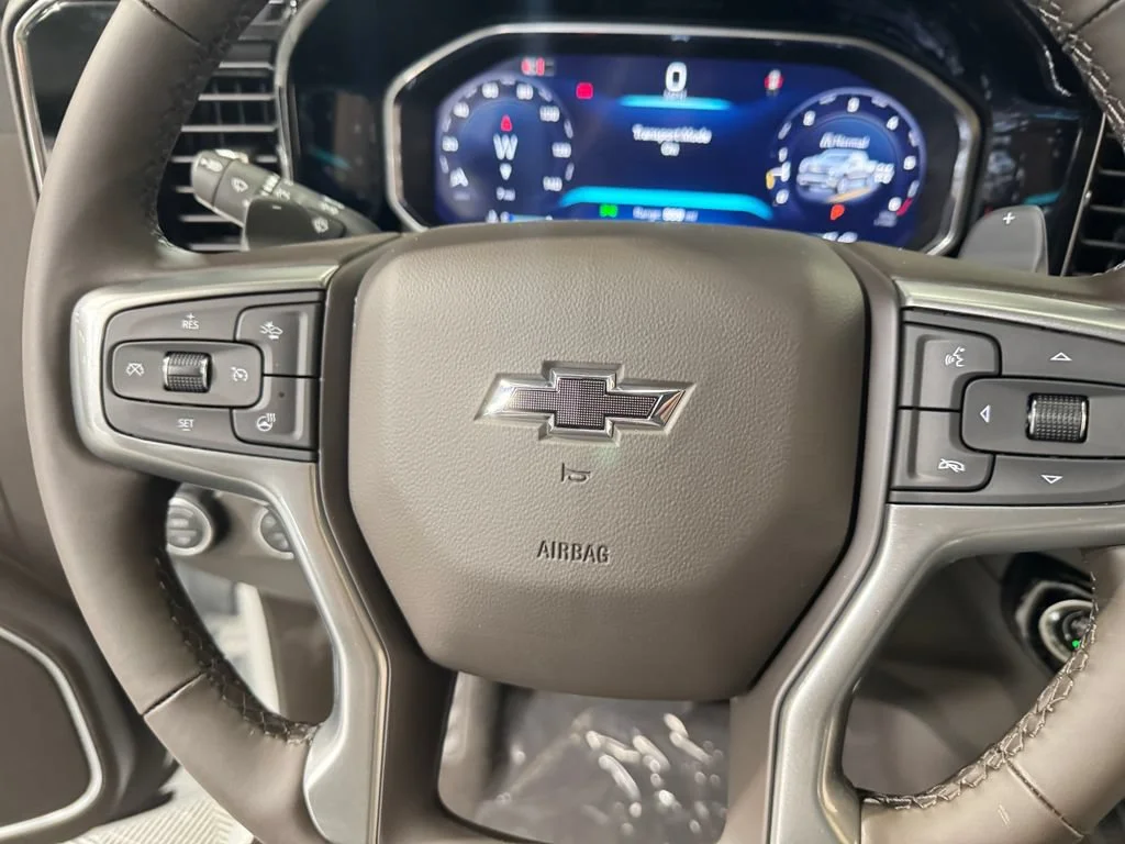 New 2026 Summit White Chevrolet RST image 18