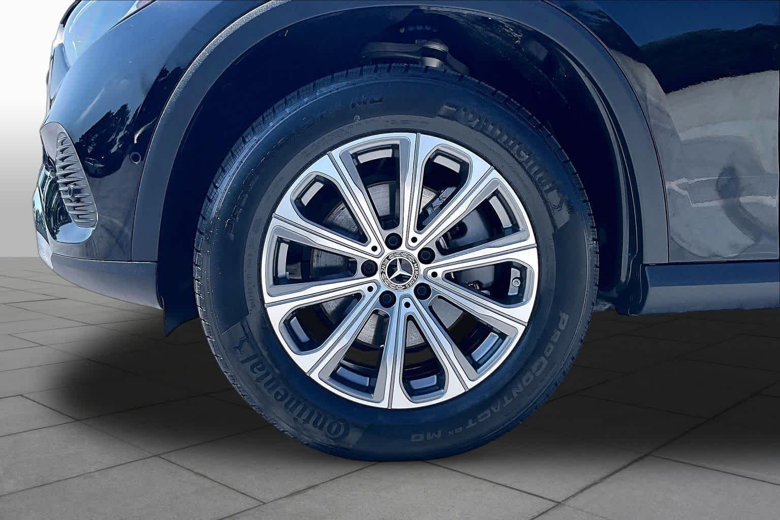 Used 2025 Obsidian Black Metallic Mercedes-Benz GLC 300 image 11