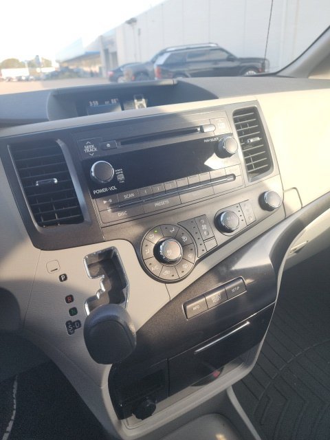 Used 2011 Silver Toyota LE image 6