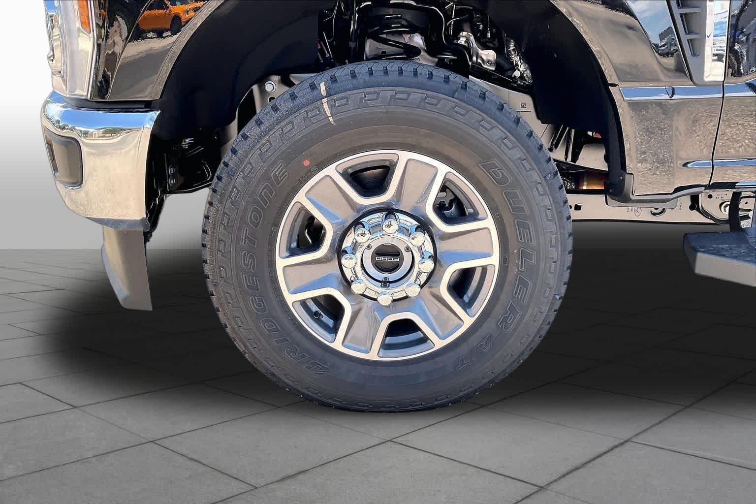 New 2026 Agate Black Metallic Ford F-250® Lariat® image 11