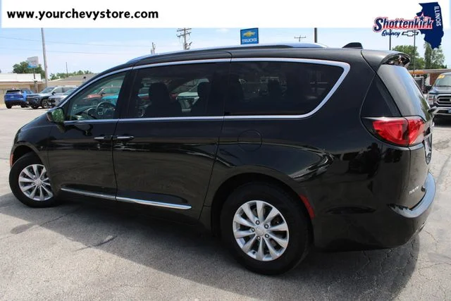 Used 2019 Black Chrysler Touring L image 3
