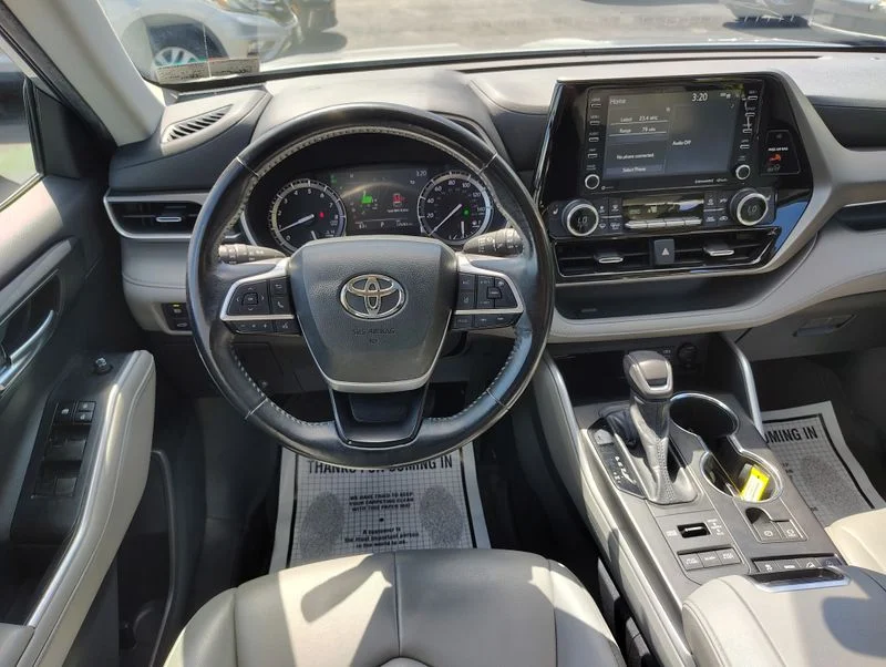 Used 2022 Silver Toyota XLE image 25