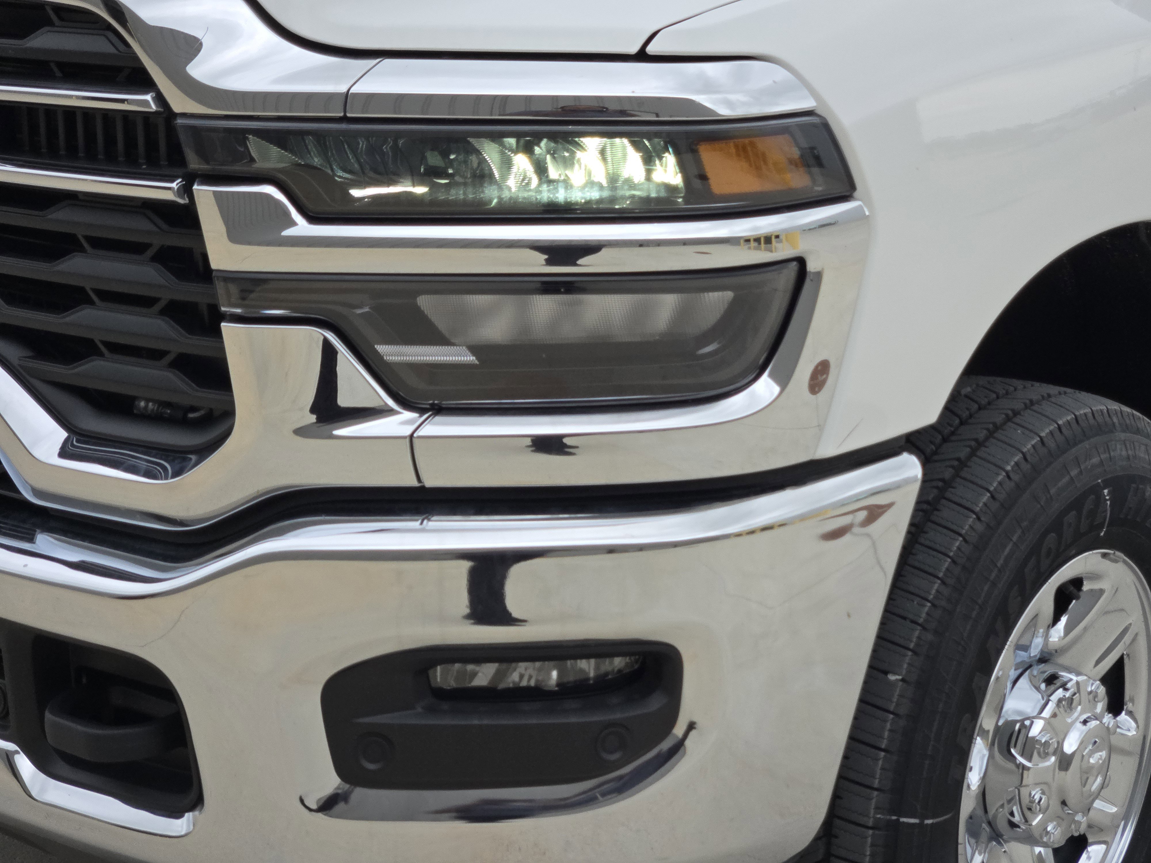 New 2026 Bright White Clear-Coat Exterior Paint RAM Tradesman image 7