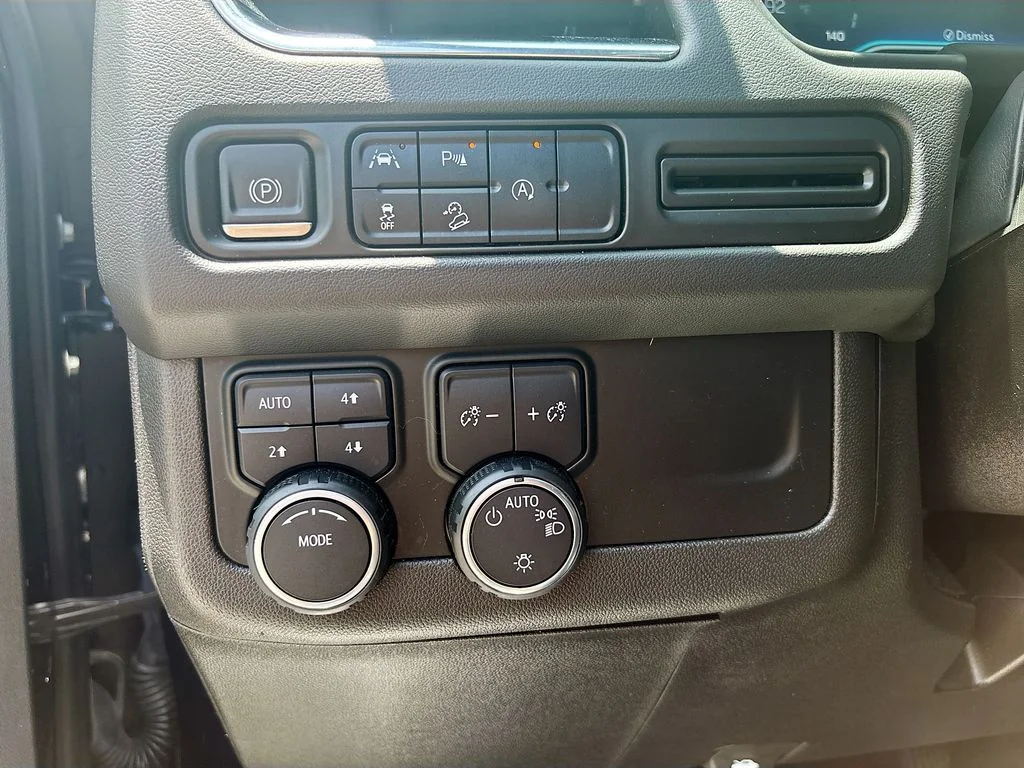 Used 2023 Blue Chevrolet Z71 image 38