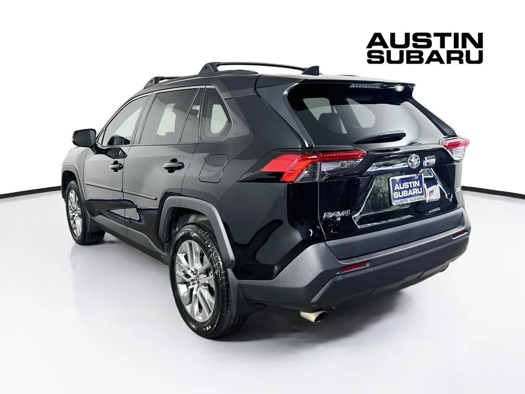 Used 2022 Black Toyota XLE Premium image 5