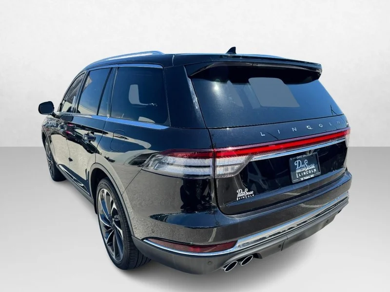 Used 2023 Infinite Black Metallic Clearcoat Lincoln Reserve AWD image 7