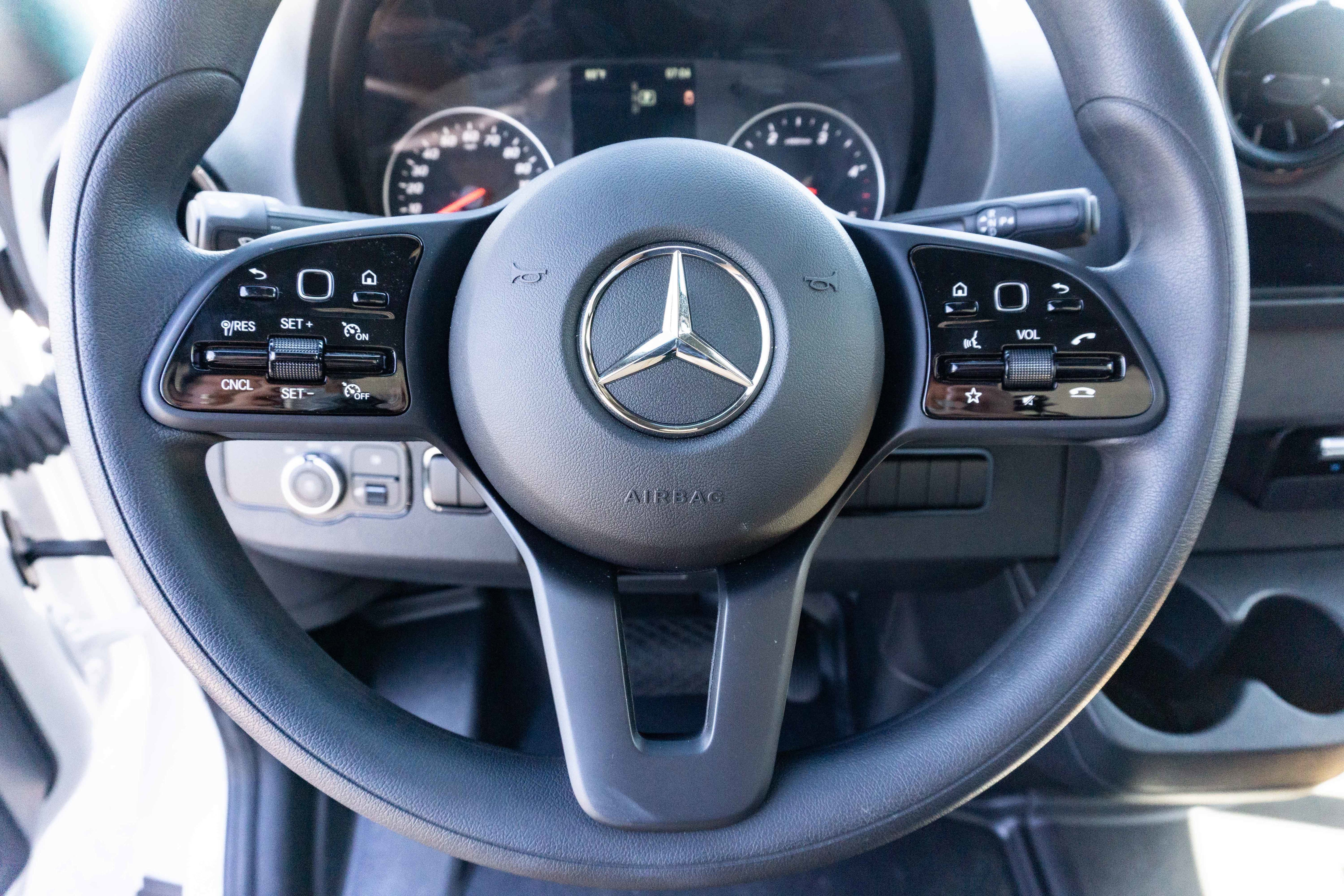New 2024 Arctic White Mercedes-Benz Standard Roof image 26