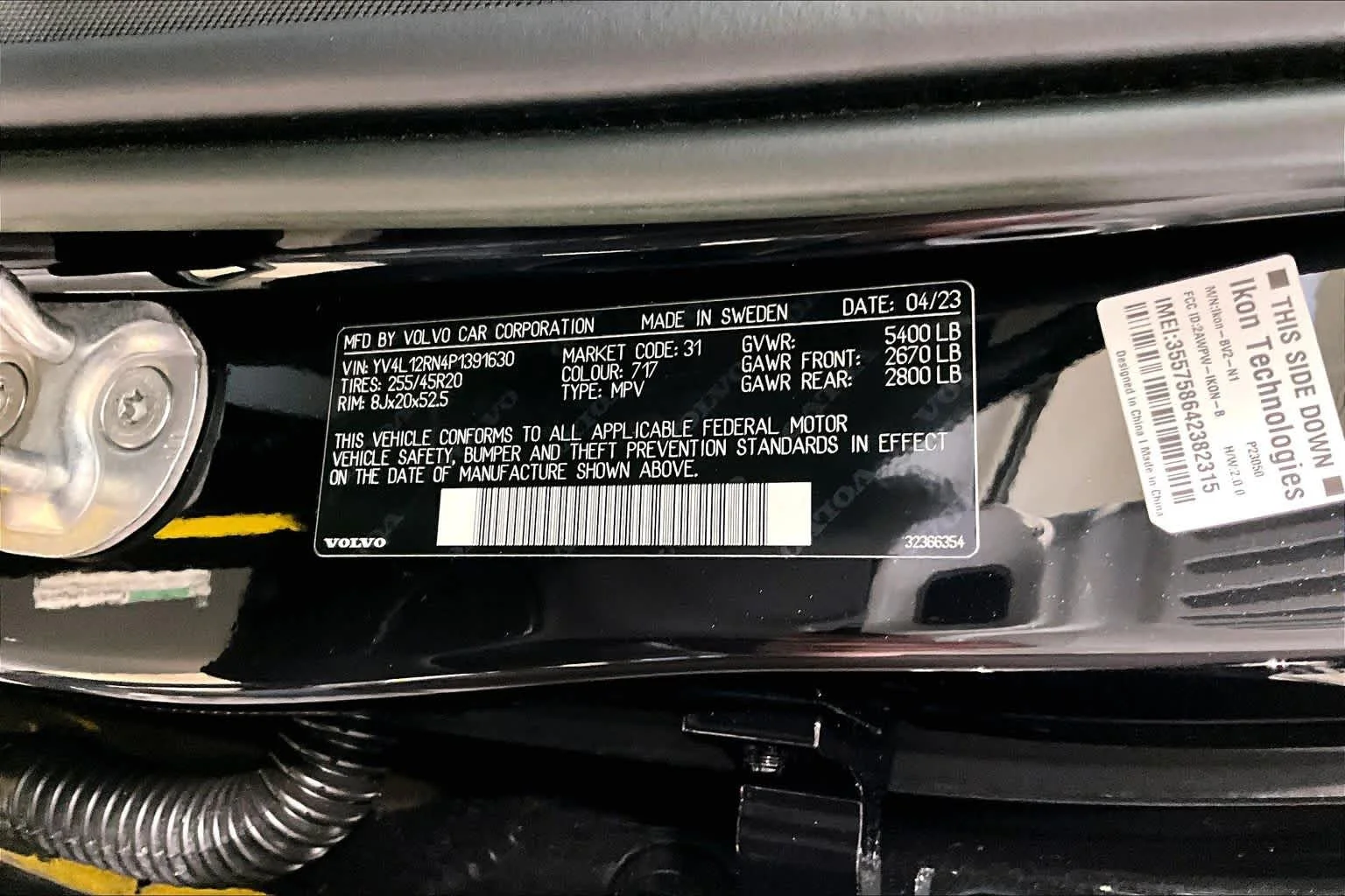 Certified Used 2023 Onyx Black Volvo Plus image 32