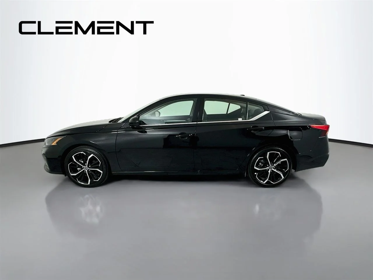 Used 2026 Black Nissan 2.5 SR image 6