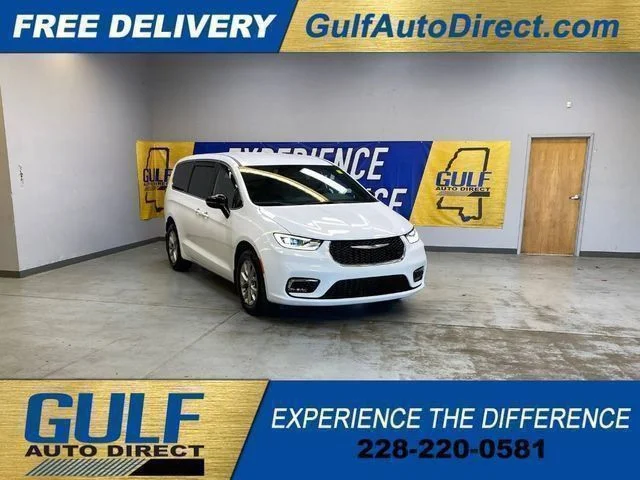 2026 Chrysler Pacifica Select AWD's photo