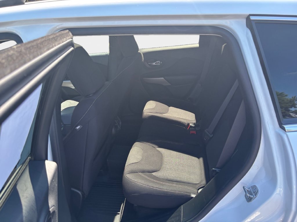 Certified Used 2017 White Jeep Latitude image 10