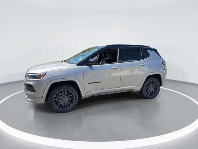 Used 2023 Silver Jeep High Altitude image 4