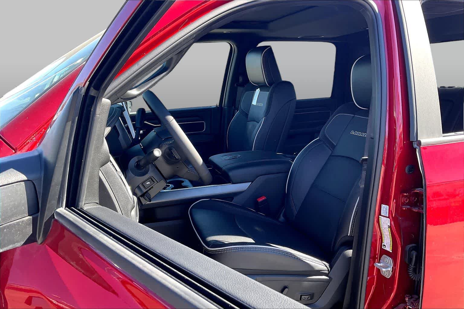 New 2026 Molten Red Pearl-Coat Exterior Paint RAM Laramie image 9