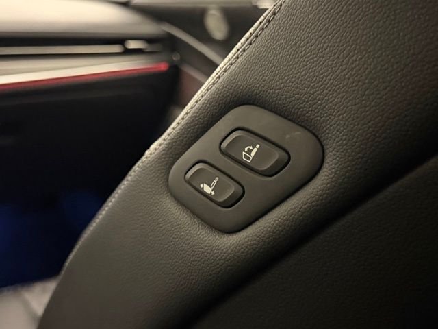 Used 2023 Capri Blue Genesis 2.5T image 27