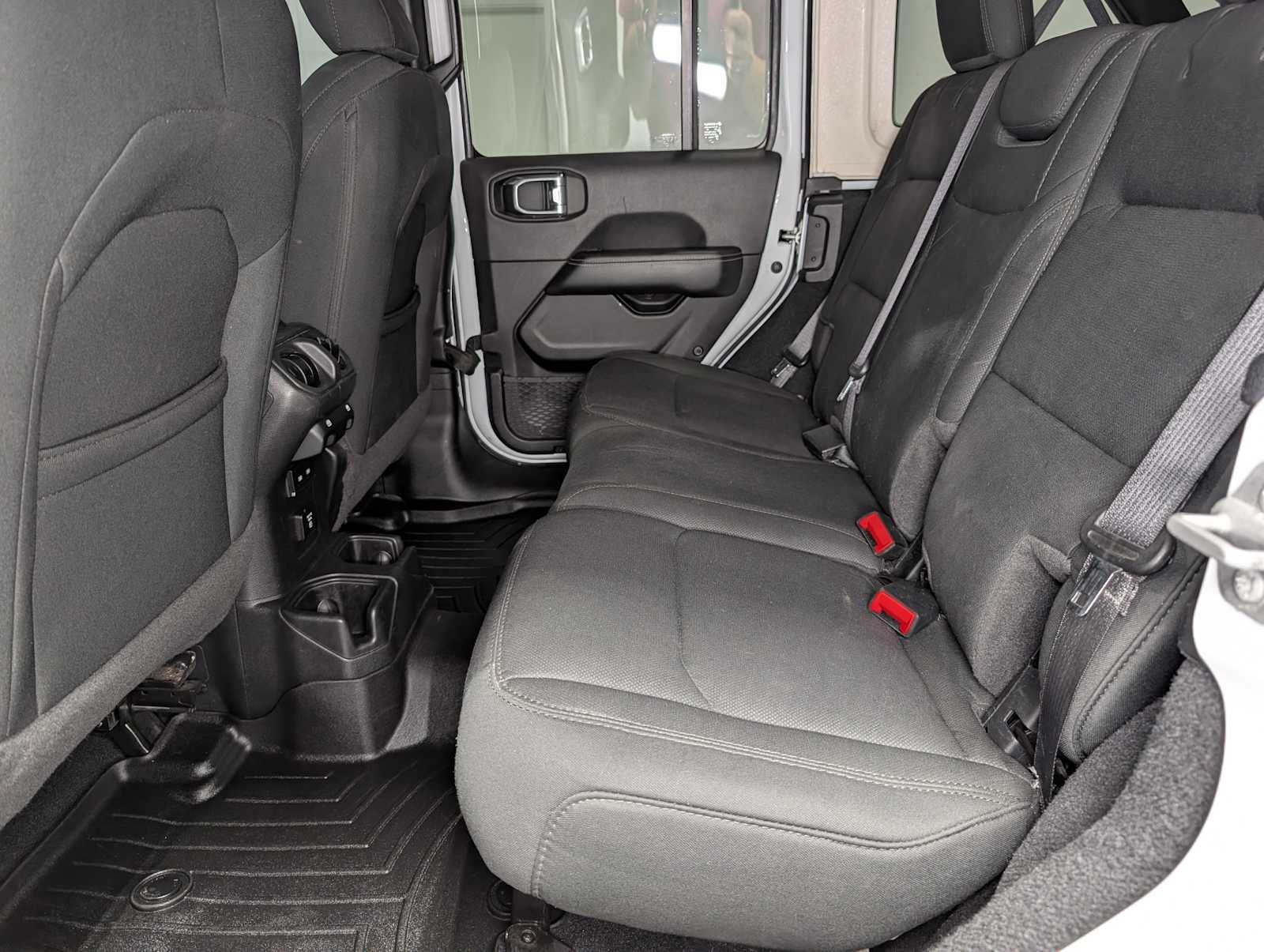 2022 Jeep Wrangler Unlimited Sahara - Photo 23