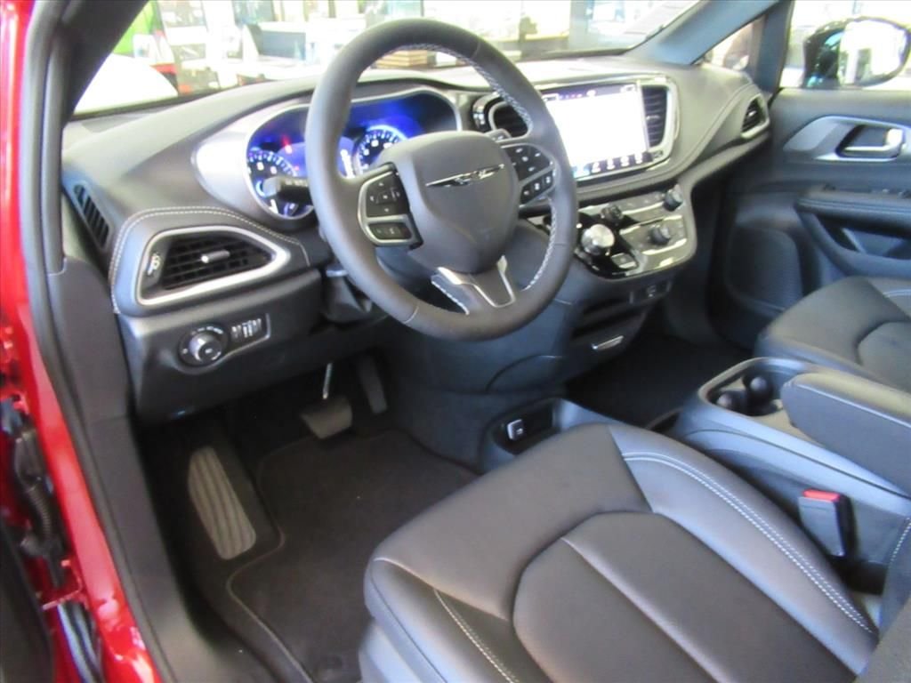 2026 Chrysler Pacifica Select - Photo 16
