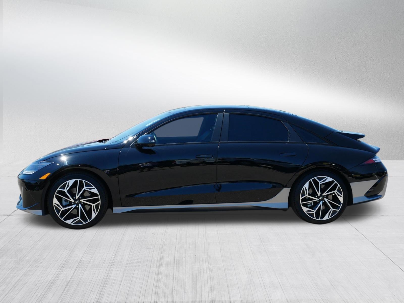 Certified Used 2023 Onyx Black Hyundai Limited image 4